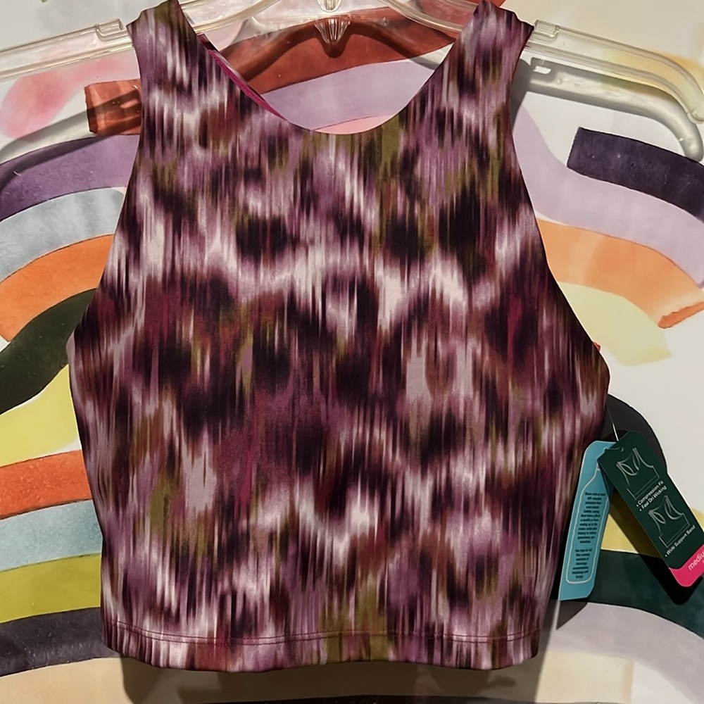 NWT Racerback Active Top! Yoga or Athletic Sports Bra/Top. Removable Cups